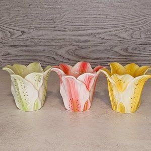 Lilly shaped planters